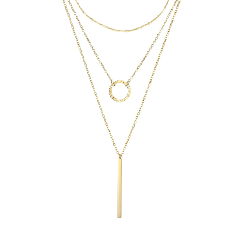 Dreifach goldene Kette mit Kreisanhänger und länglichem Anhänger auf weißem Hintergrund