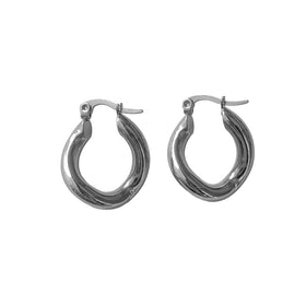 Silberne Creolen Ohrringe aus Edelstahl, Größe 20mm, modisches Design auf weißem Hintergrund