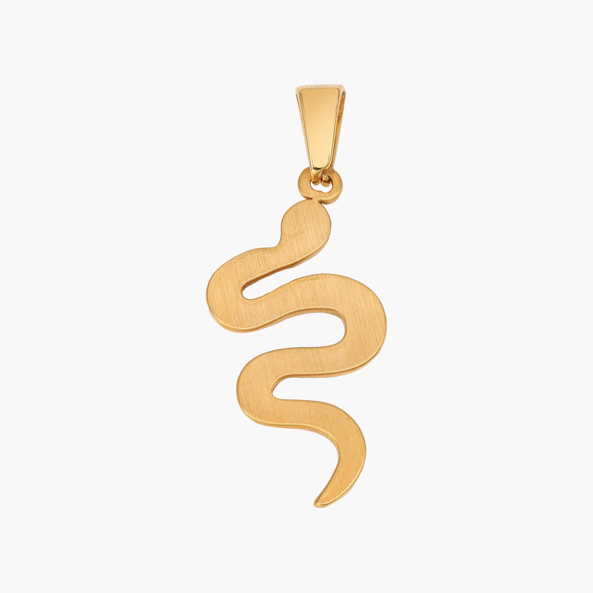 Goldener Anhänger in Schlangenform, minimalistisches Schmuckdesign auf weißem Hintergrund